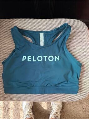 PELOTON sports bra!
